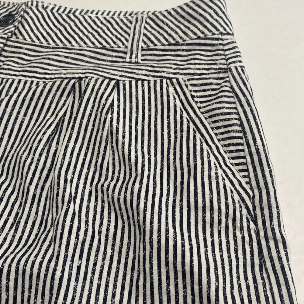 Two by Vince Camuto || womans  striped shorts size 4